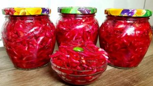 Сочная салатная капуста в банках — лучшая зимняя заготовка!
