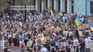 В центре Киева идет массовое шествие в поддержку отставленного экс-министра обороны Федорова.