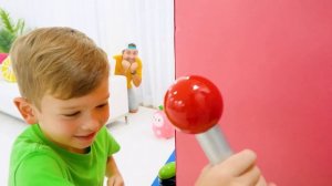 Дети учатся создавать игрушки из перерабатываемых материалов