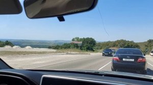 Не устаём любоваться местностью, где мы живём. Показываю вид из душевой.