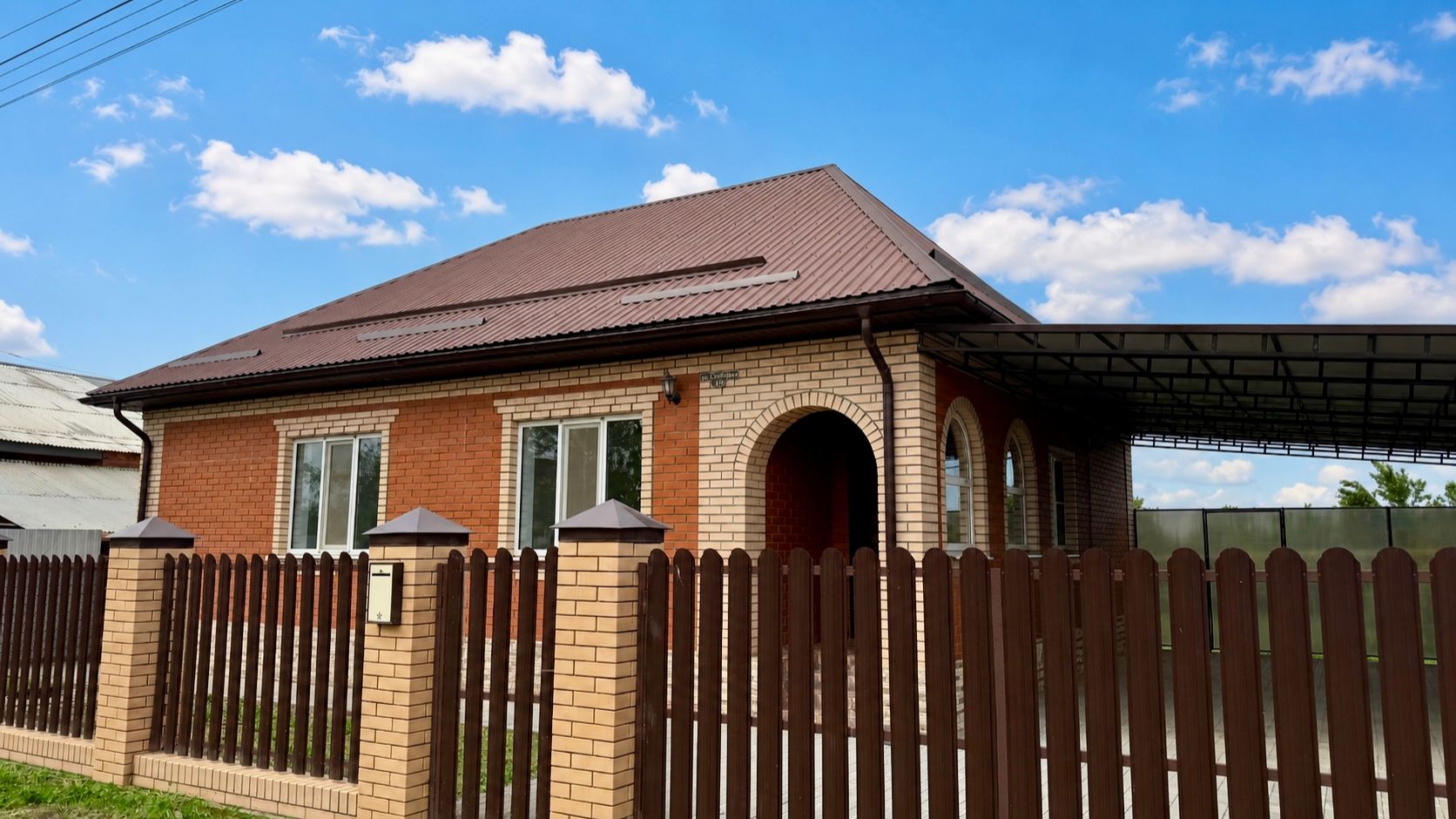 Новый кирпичный дом с ремонтом на 9 сотках!