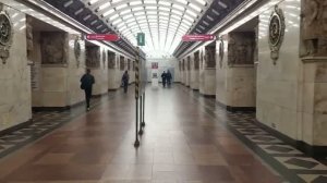 Станция метро Кировский завод Ленинград (СПб) #метро #поезд #пассажир #станция #девушки