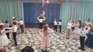 У МАМОЧКИ ЛЮБИМОЙ  танец подг