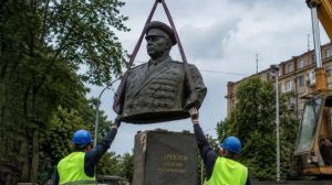 В Днепропетровске снесли памятник легендарному генералу Василию Маргелову.