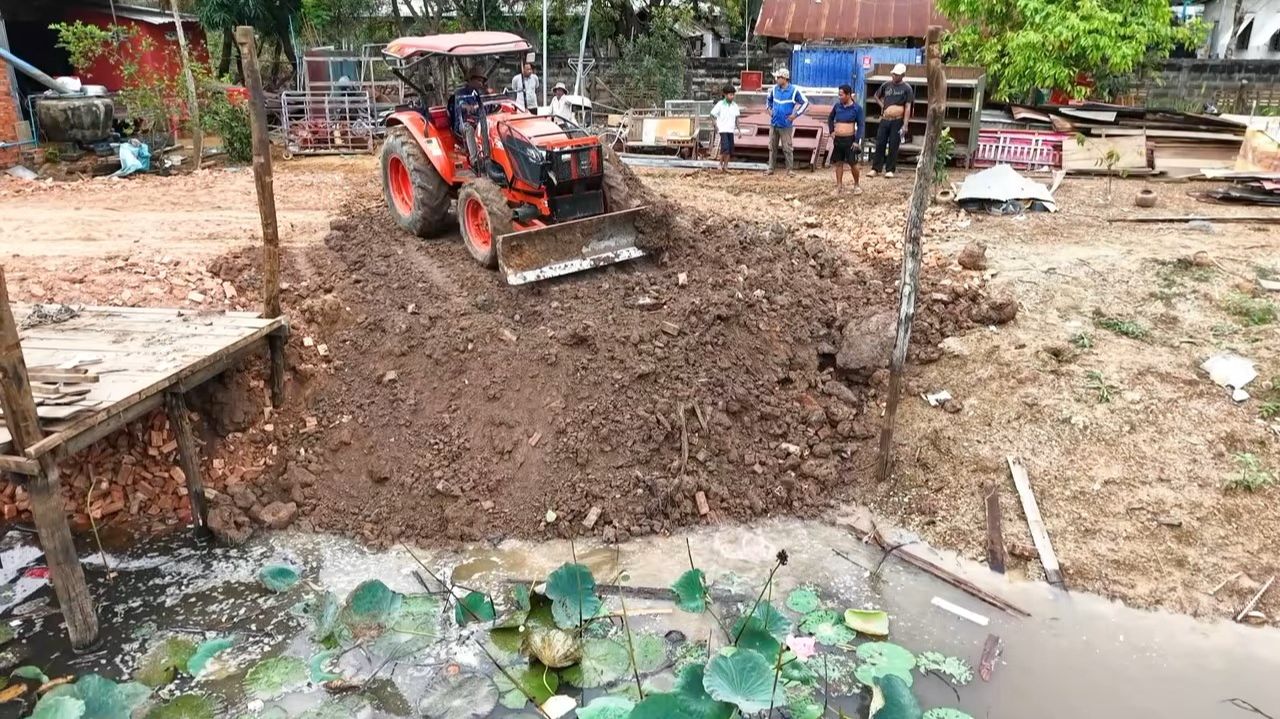 Giant Machinery In Action -KUBUTA Clearing And Relocating Soil In Lotus Plants BY 5t Trucks.