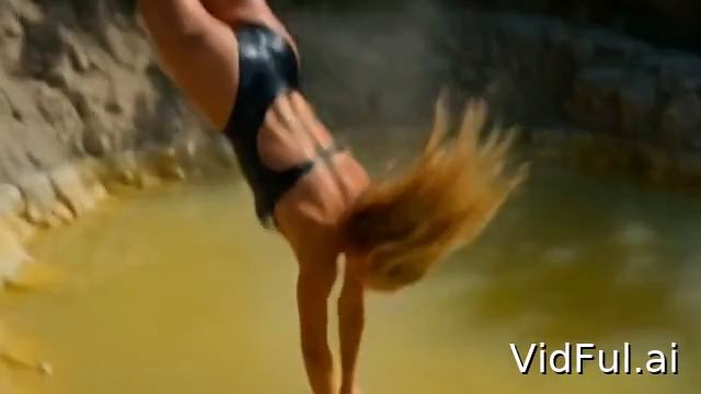 Прыгнула с дерева в КИСЛОТНОЕ ОЗЕРО! Желтая парящая вода в кратере