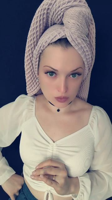 Это мне прилетело на YouTube, когда я опубликовала видео с нецензурной бранью. Какой-то тёте не понр
