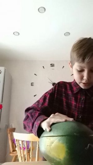 разрезаем летний арбуз 🍉