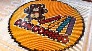 Логотип DON DOMINO из 5 500 костяшек домино!
