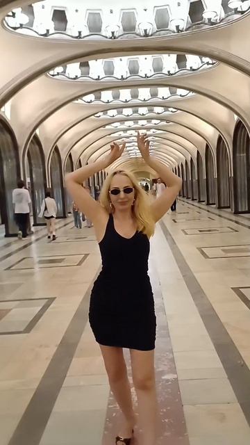 Девочка с обложки. Автор Виктория Витте