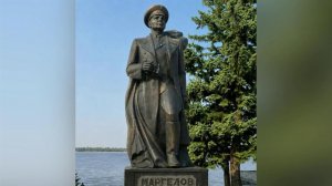 В Днепропетровске снесли монумент создателю ВДВ генералу Василию Маргелову.