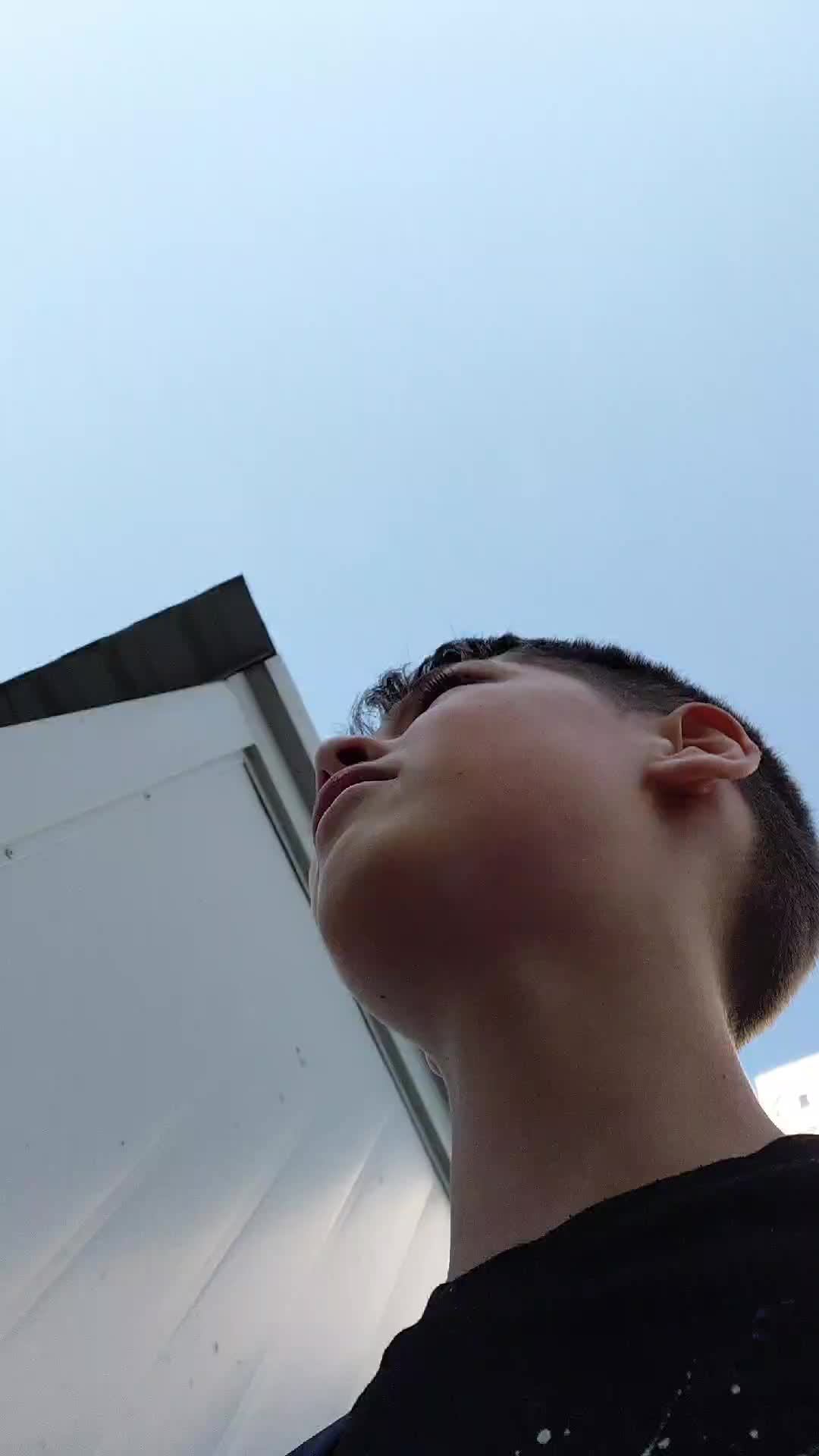 слежу