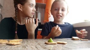 Играем с Леней в печеньки с васаби
