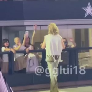 Доказательство того, что Чимин — ангел    Чистая душа...