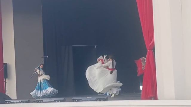 Выступление коллектива театра 