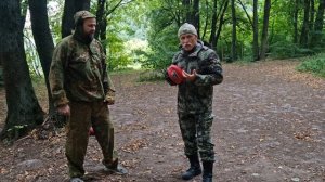 Замечание тем, кто держит лапы.