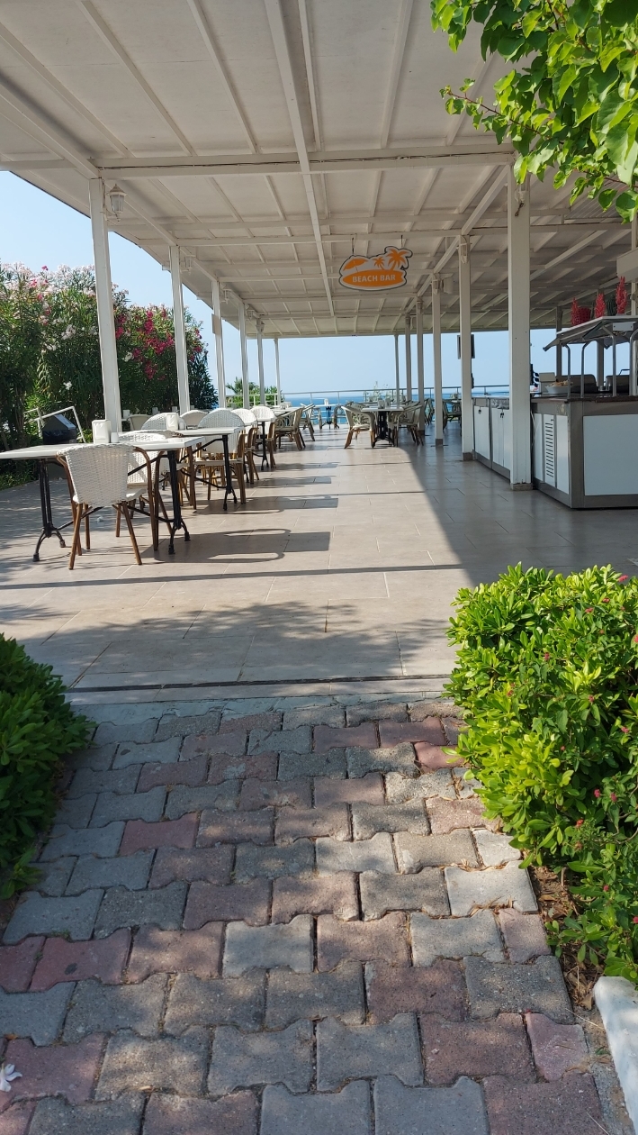 Пляжный бар в отеле Hane Sun Elite 5. Вид на море с пляжного кафе. Путешествие в Турцию.  Сиде 2026