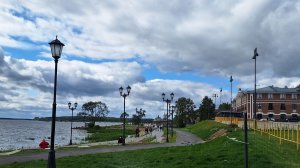 По новой набережной в Костроме