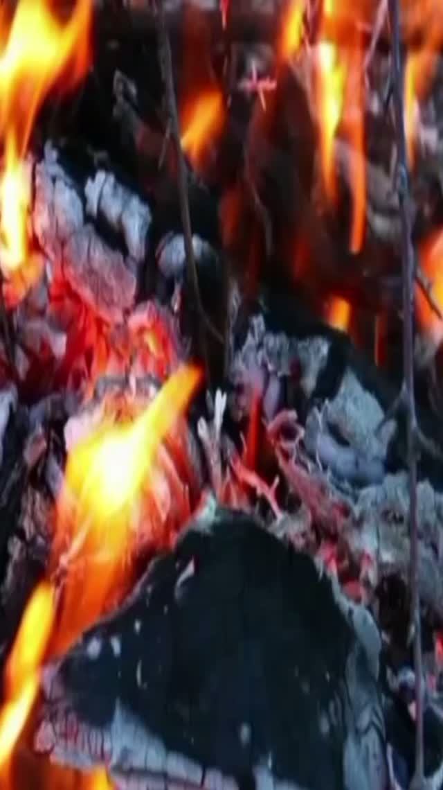 Медленно костер догорит