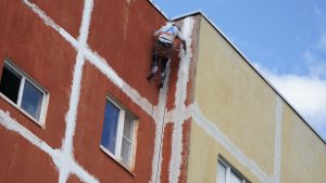 Переделка брака после предыдущего подрядчика и герметизация межпанельных швов на МКД