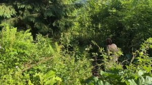СТАРАЯ ОДИНОКАЯ БАБУШКА ЖИВЕТ В ГЛУХОЙ ИЗБЕ И ВЫЖИВАЕТ. ДОКУМЕНТАЛЬНЫЙ ФИЛЬМ