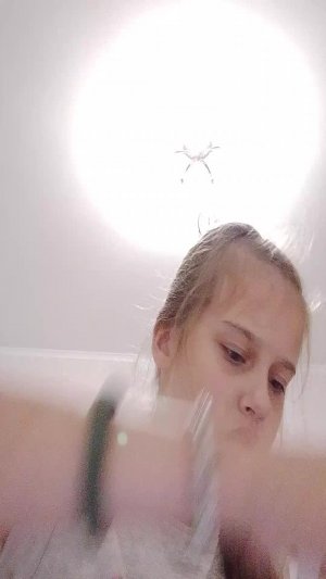 г
