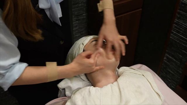 💈(ASMR) First The Cut… Then The Shave… Then It Got Really Relaxing  Japanese Female Barber Ms. Rio