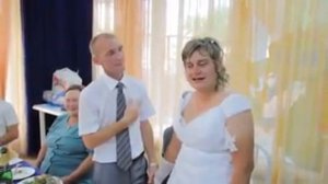 vidmo_org_Vot_jeto_nevesta_Prikol_na_svadbe_ya_dolgo_rzhal_s_nevesty_Smotret_vsem_jeto_prosto_smekh_