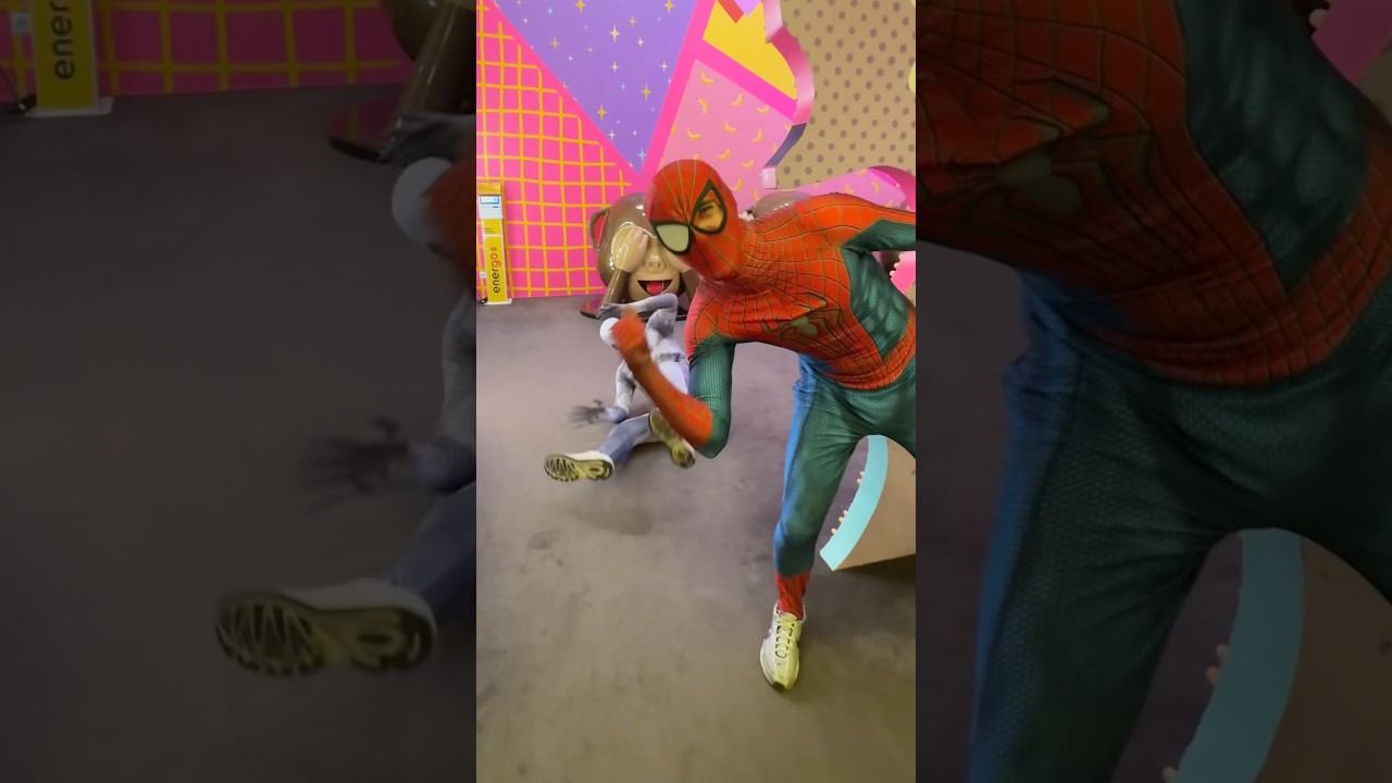 Spider-Man Scared The Zombie  #spiderman