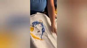 🤣🇵🇱🇺🇦 В польском аэропорту украинке испортили вещи с украинской символикой