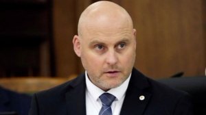 Премьер Латвии Кулбергс захотел получить от ЕС компенсацию за разрыв связей с Россией, пишет Politic