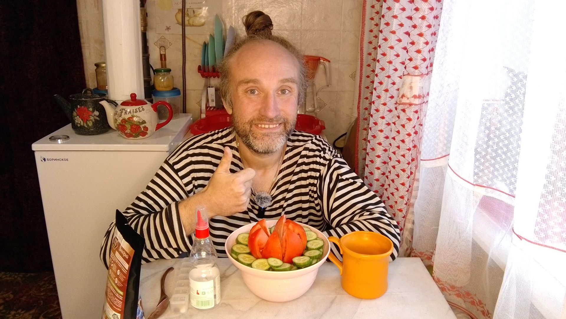 Обед с котями. Рыжуля забраковал новый корм. Мукбанг. Обжор. Еда на камеру. Диета. Шизофрения.