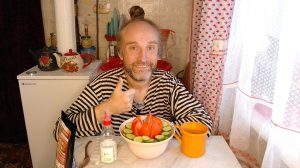 Обед с котями. Рыжуля забраковал новый корм. Мукбанг. Обжор. Еда на камеру. Диета. Шизофрения.