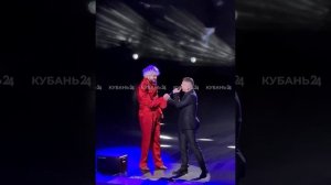 В Сочи фанат спел на сцене с Киркоровым и посвятил песню бывшей возлюбленной