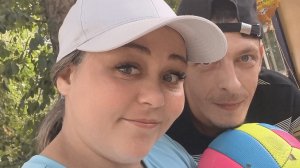 На спорте. Волейбол. Играем с мужем. Развлечения в деревне.Подпишись