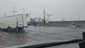 На КАДе в Шушарах произошло массовое ДТП с восьмью машинами.Погибли водитель и пассажир «Газели»