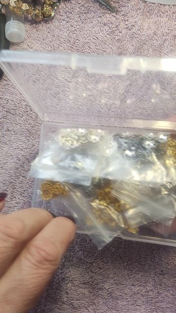 Распаковочка. Шапочки для бусин.