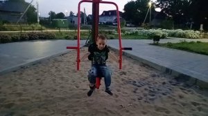 ВЕЧЕРНЯЯ ПРОГУЛКА. ДЕТСКАЯ ПЛОЩАДКА. ЦВЕТЫ