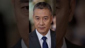 В назначенный день свадьбы. Жених меня призерал. Я ушла. Он думал что я официант.