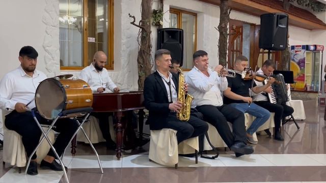 Музика популарэ молдовеняскэ ла тромпета