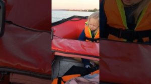 самая весёлая рыбачка