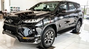 Toyota Fortuner Legender 2026 года – внедорожник класса люкс в черном цвете! Обзор автомобилей.