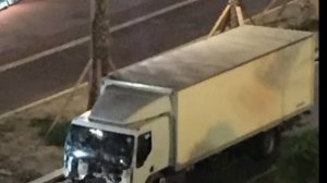 Около 90 кондиционеров украли из грузовика в пригороде Парижа. 

Водители в этот момент спали в каби