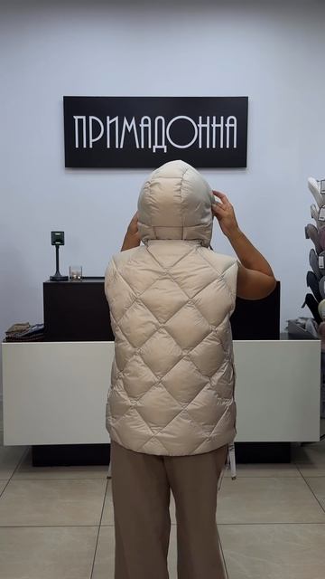 Жилетка с капюшоном в стиле Max Mara