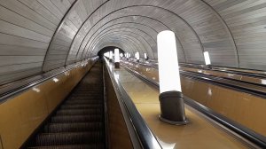 Самый красивый в мире метрополитен Москва | Проезд нового поезда метра Москва
