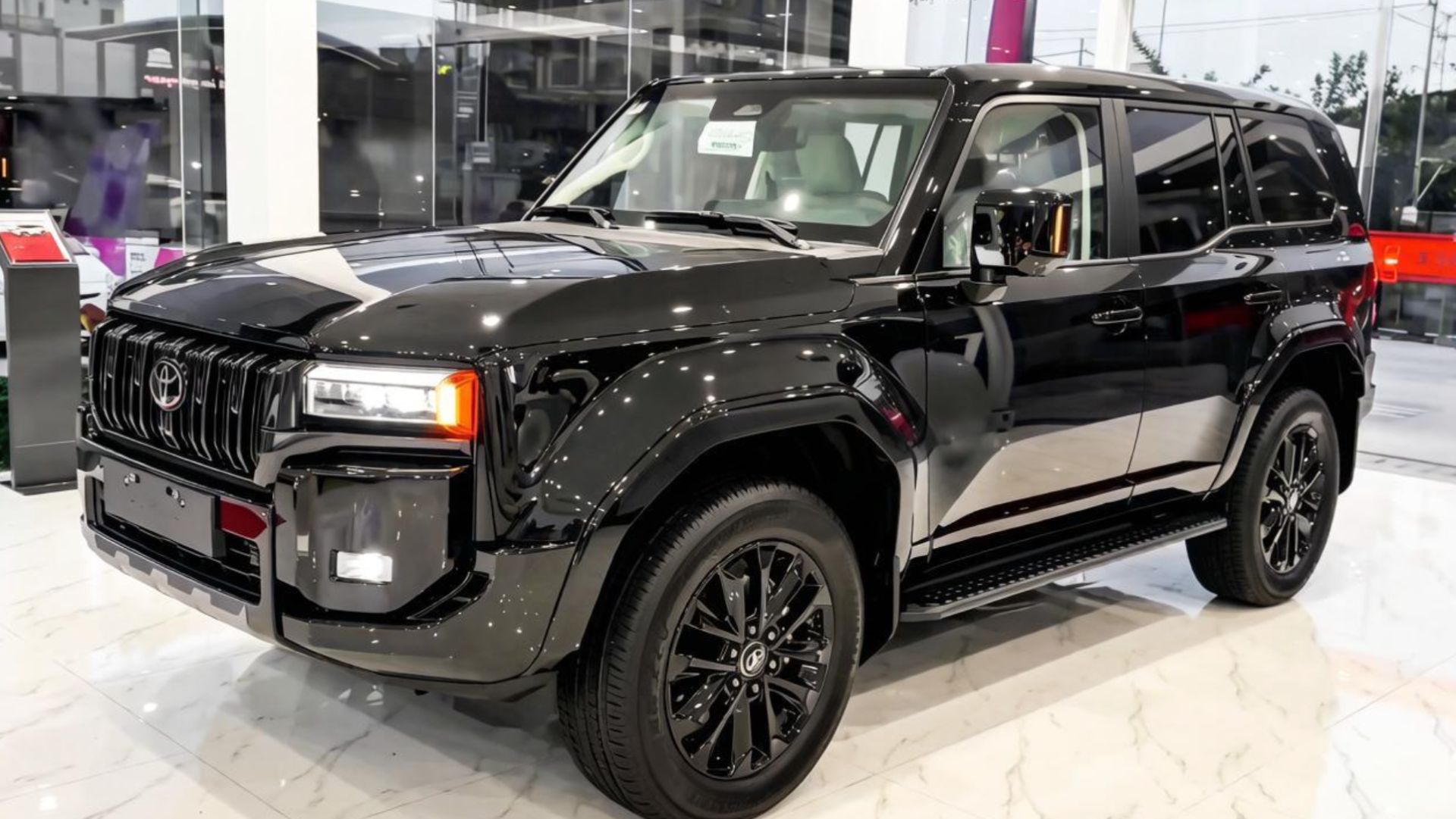 Toyota Land Cruiser Prado 2026 года великолепный автомобиль в черном цвете. Обзор автомобилей