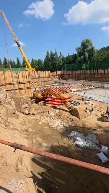 Комплексное водопонижение выполнено! 🧱 Грунт сухой, строим фундамент в идеальных условиях. 💧🤝