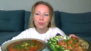 Мукбанг от Яны борщ с мазиком, овощное рагу, чеснок и лук. Еда вкуснота.