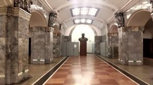 Станция метро Кировский завод интерьер поезда пассажиры Ленинград (СПб)