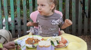Ева ужинает! На природе. Мукбанг
